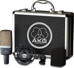  Akg C214