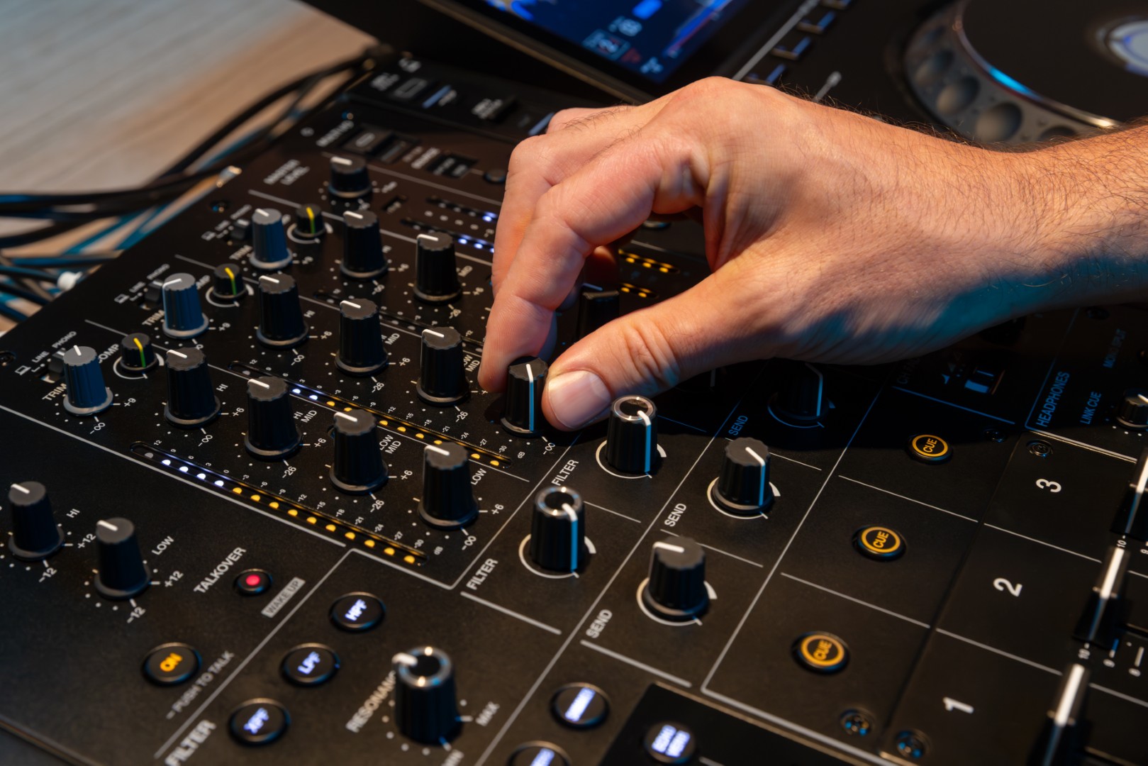 Alphatheta Djm-v5 - DJ-Mixer - Variation 17