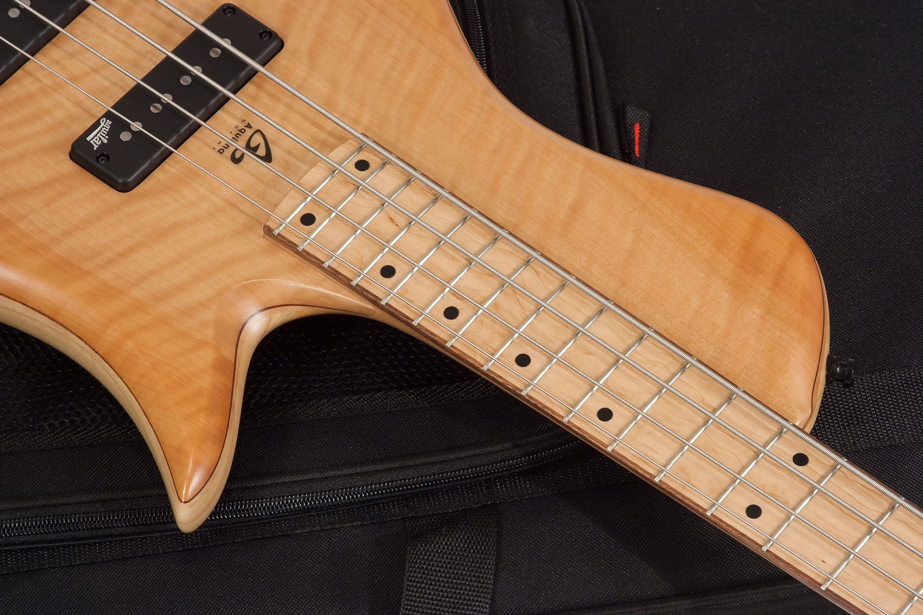 Aquilina Shelby 4 Custom Aulne/frene Active J.east Noi #01854 - Natural - Solidbody E-bass - Variation 2