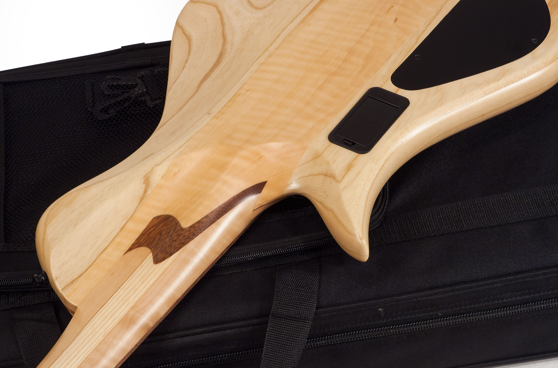 Aquilina Shelby 4 Custom Aulne/frene Active J.east Noi #01854 - Natural - Solidbody E-bass - Variation 3