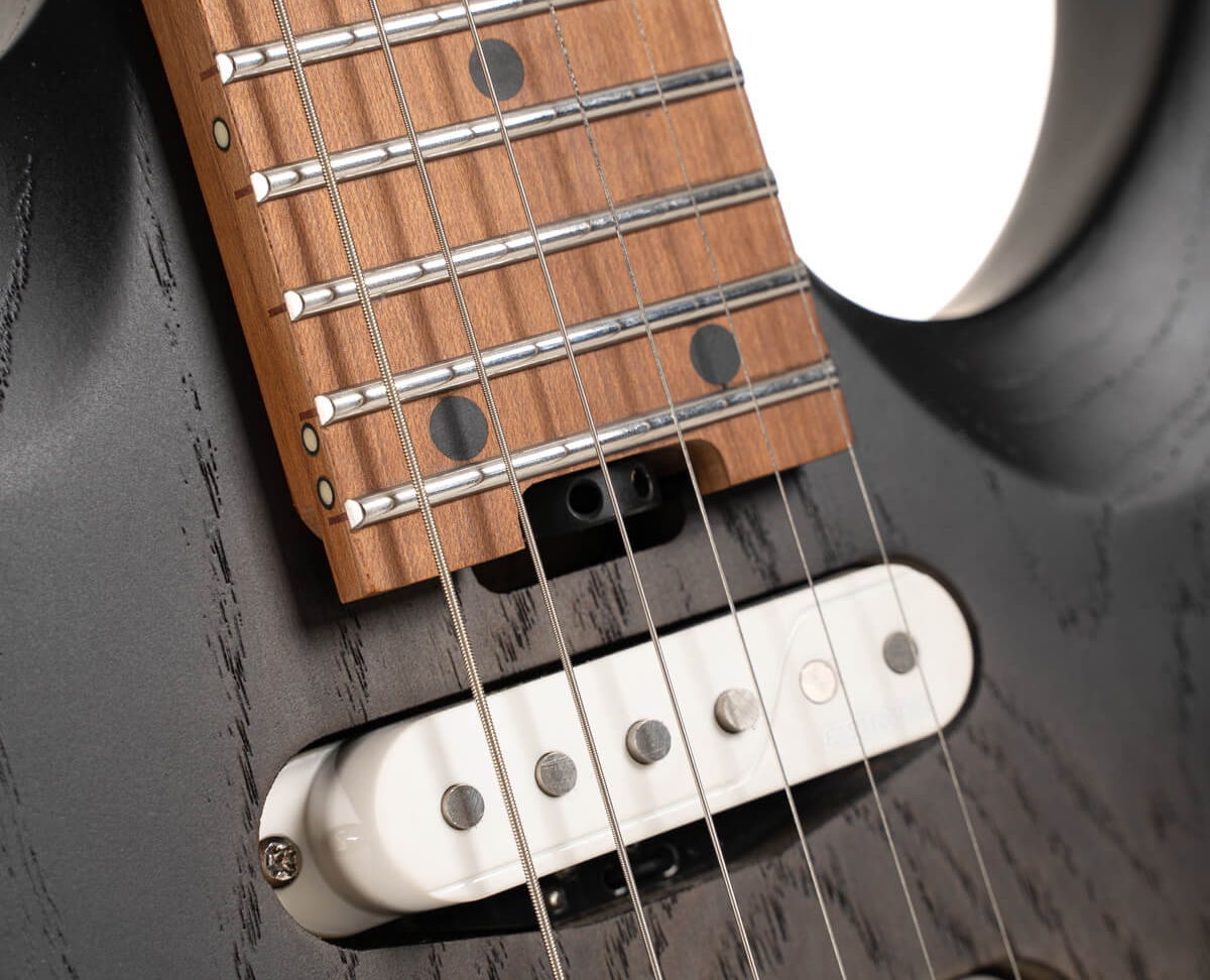 Cort X700 Triality Hss Fishman Fluence Trem Mn - Open Pore Black Burst - E-Gitarre in Str-Form - Variation 4