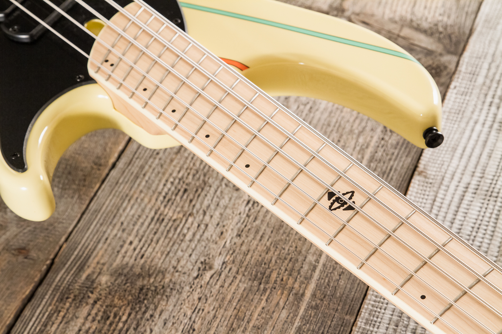Dingwall John Taylor Rio Dream Jt3 5c Ltd Signature 3pu Active Mn - Creme - Solidbody E-bass - Variation 8