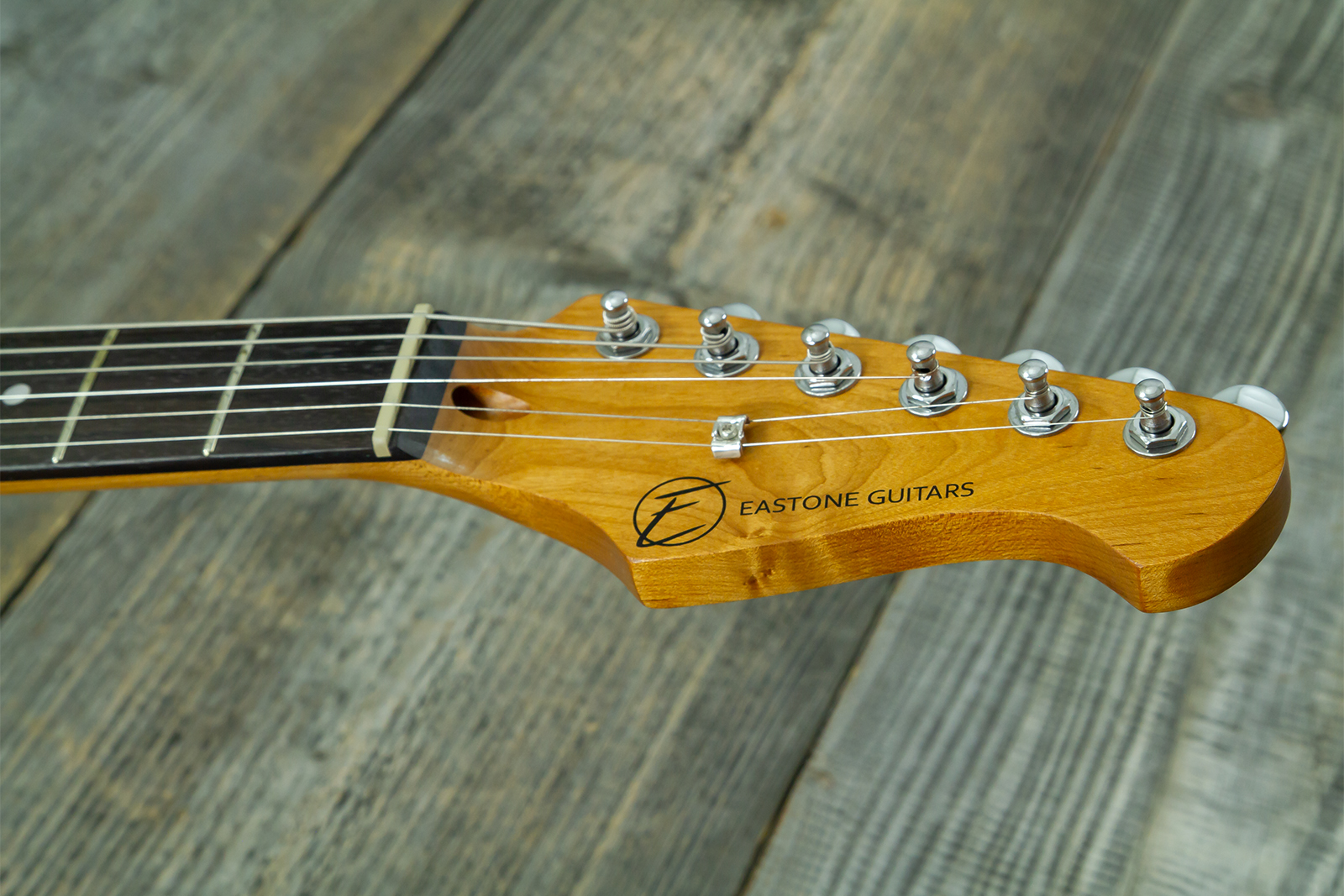 Eastone St100r-s3t-rw 3s Trem Rw - 3-tone Burst - E-Gitarre in Str-Form - Variation 9