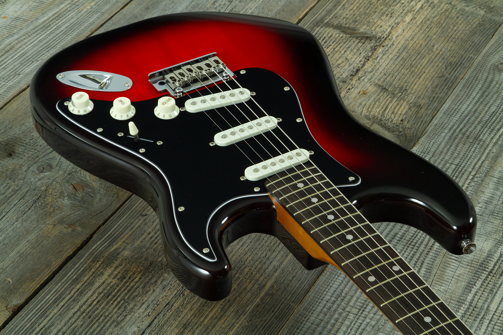 Eastone St100r-s3t-rw 3s Trem Rw - 3-tone Burst - E-Gitarre in Str-Form - Variation 2
