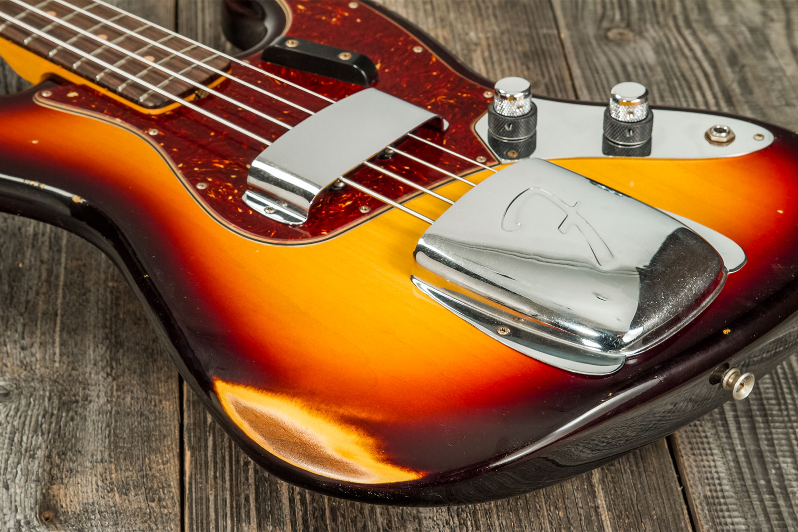 Fender Custom Shop  Jazz Bass 1962 Rw #cz569015 - Relic 3-color Sunburst - Solidbody E-bass - Variation 4