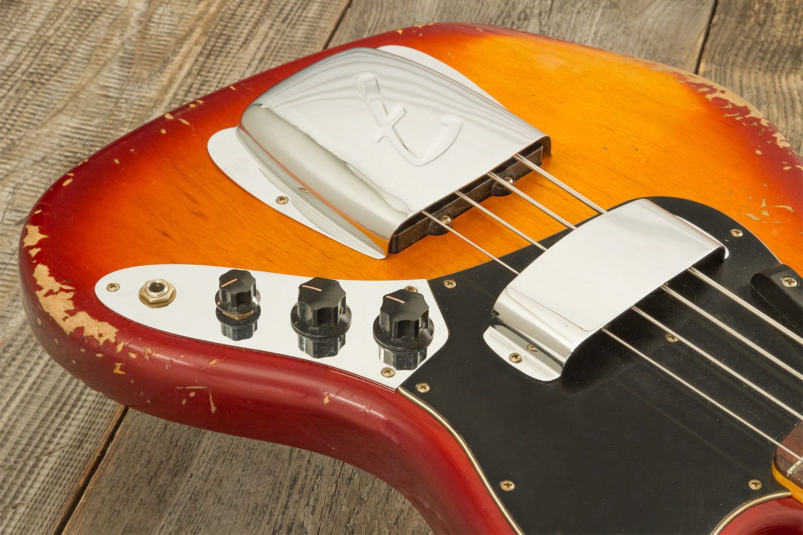Fender Custom Shop Jazzbass 1964 Rw #r137642 - Heavy Relic Cherry Sunburst - Solidbody E-bass - Variation 3