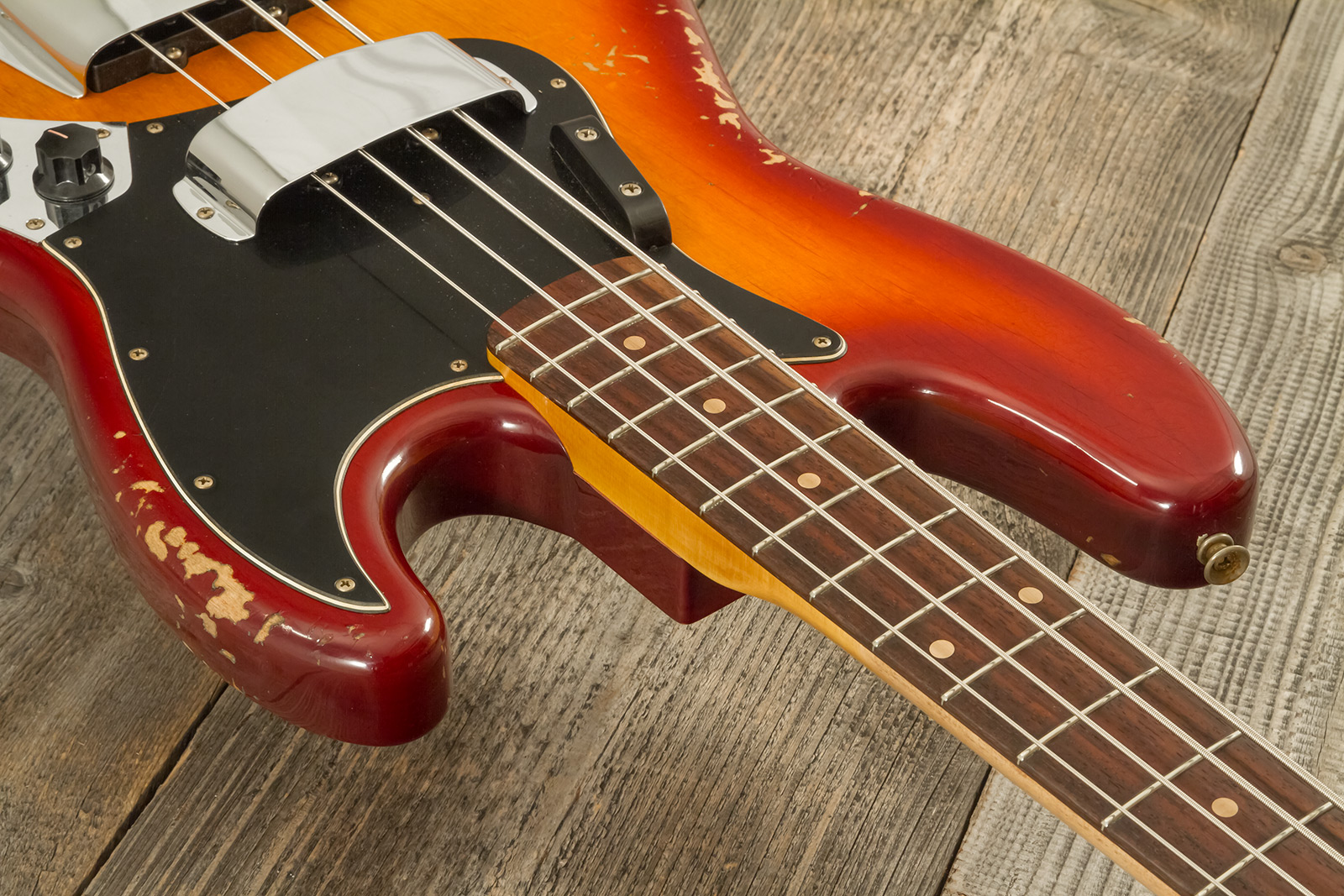 Fender Custom Shop Jazzbass 1964 Rw #r137642 - Heavy Relic Cherry Sunburst - Solidbody E-bass - Variation 4
