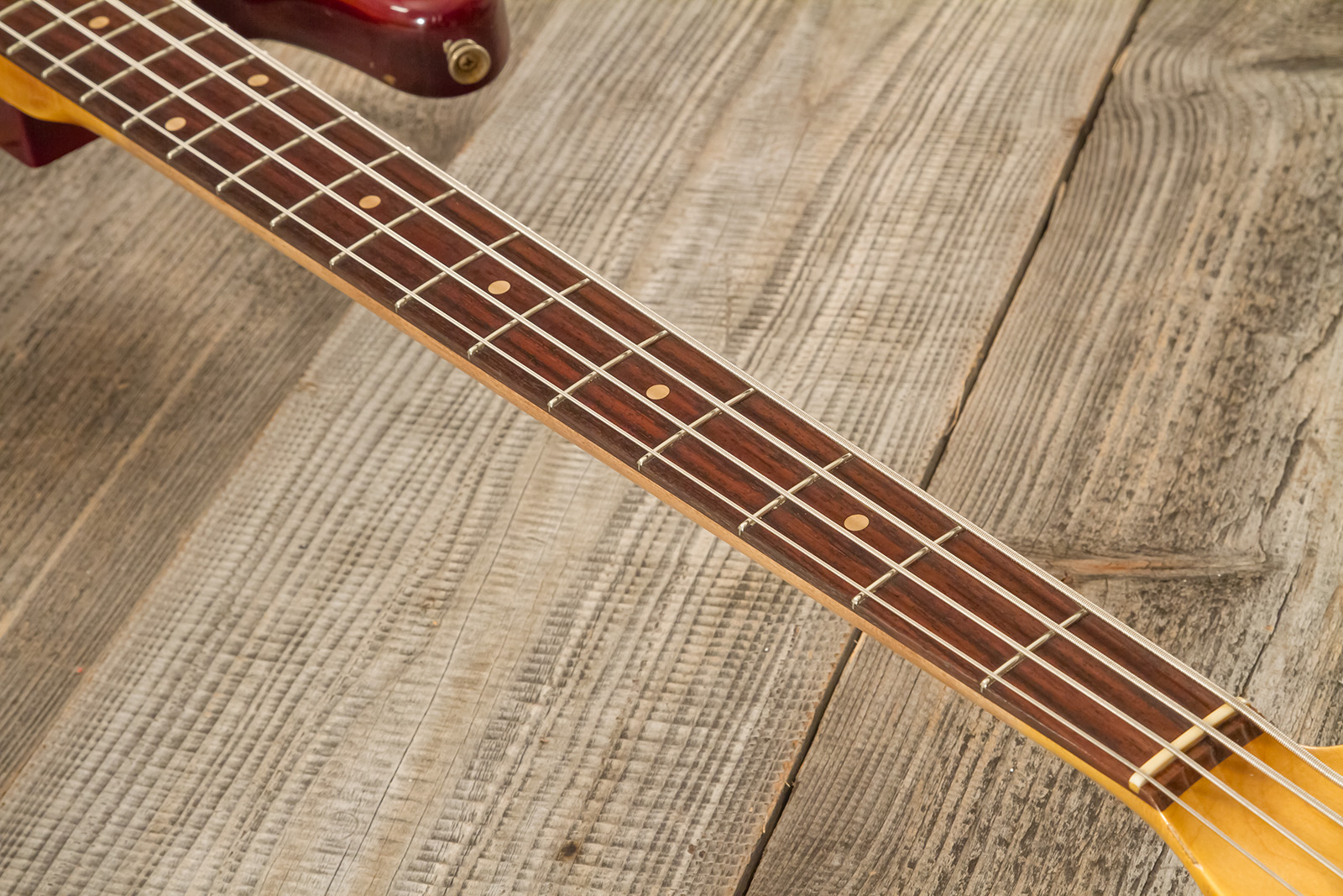 Fender Custom Shop Jazzbass 1964 Rw #r137642 - Heavy Relic Cherry Sunburst - Solidbody E-bass - Variation 5
