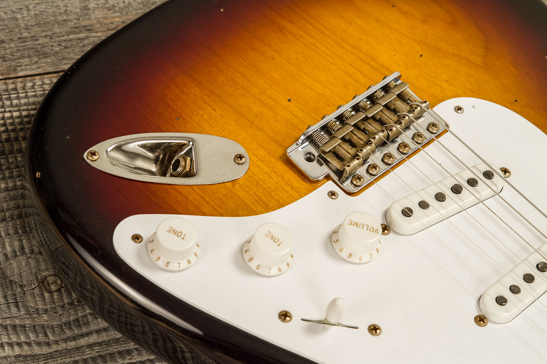 Fender Custom Shop Strat 1954 70th Anniv. 3s Trem Mn #xn4858 - Journeyman Relic 2-color Sunburst - E-Gitarre in Str-Form - Variation 3