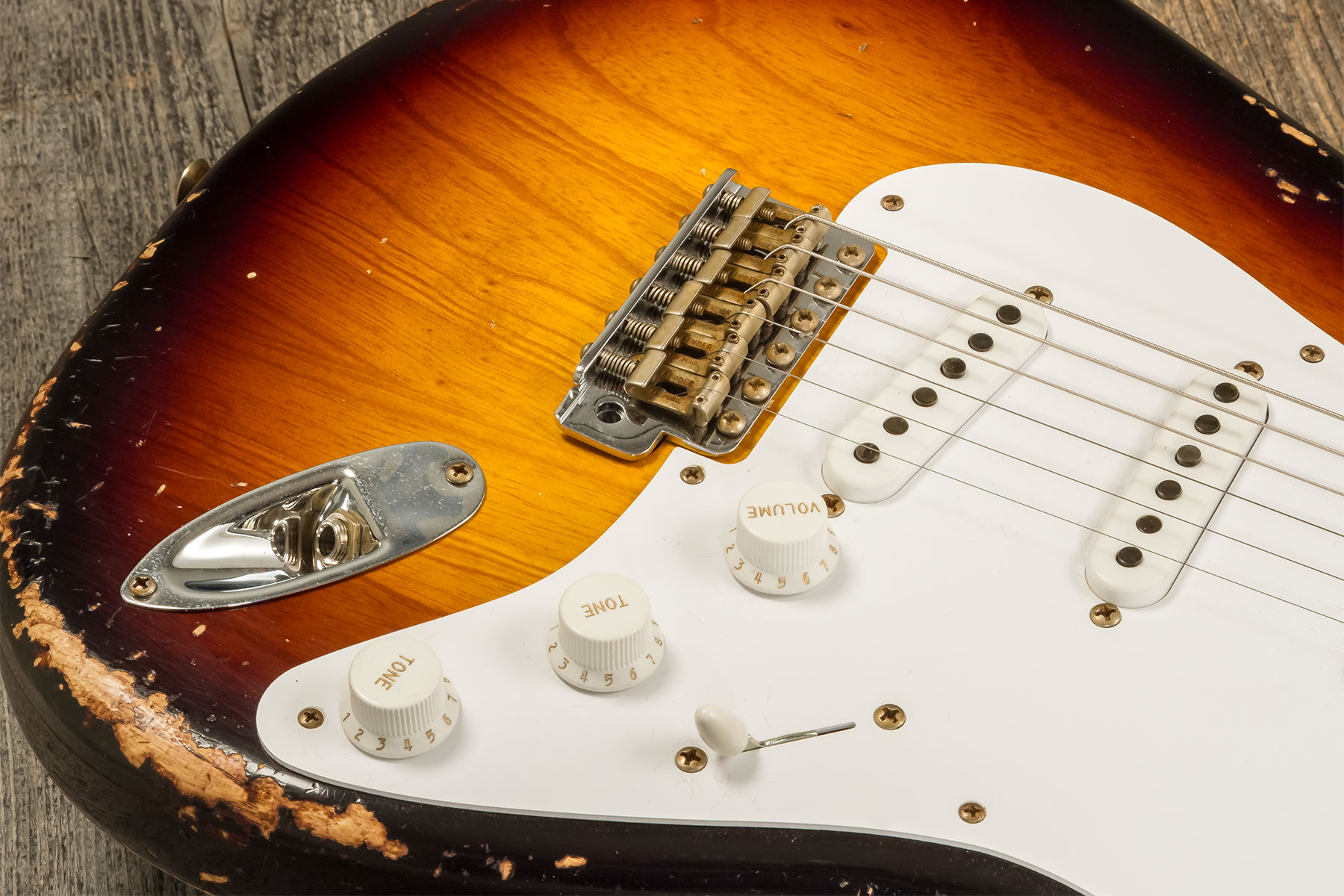 Fender Custom Shop Strat 1954 70th Anniv. 3s Trem Mn #xn4887 - Heavy Relic 2-color Sunburst - E-Gitarre in Str-Form - Variation 5