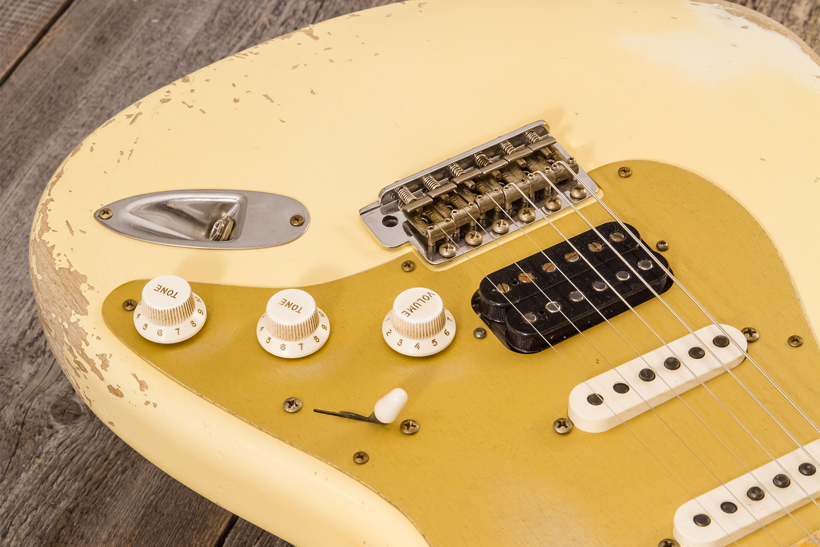 Fender Custom Shop Strat 1956 Hss Trem Mn #r143989 - Relic Vintage White - E-Gitarre in Str-Form - Variation 3
