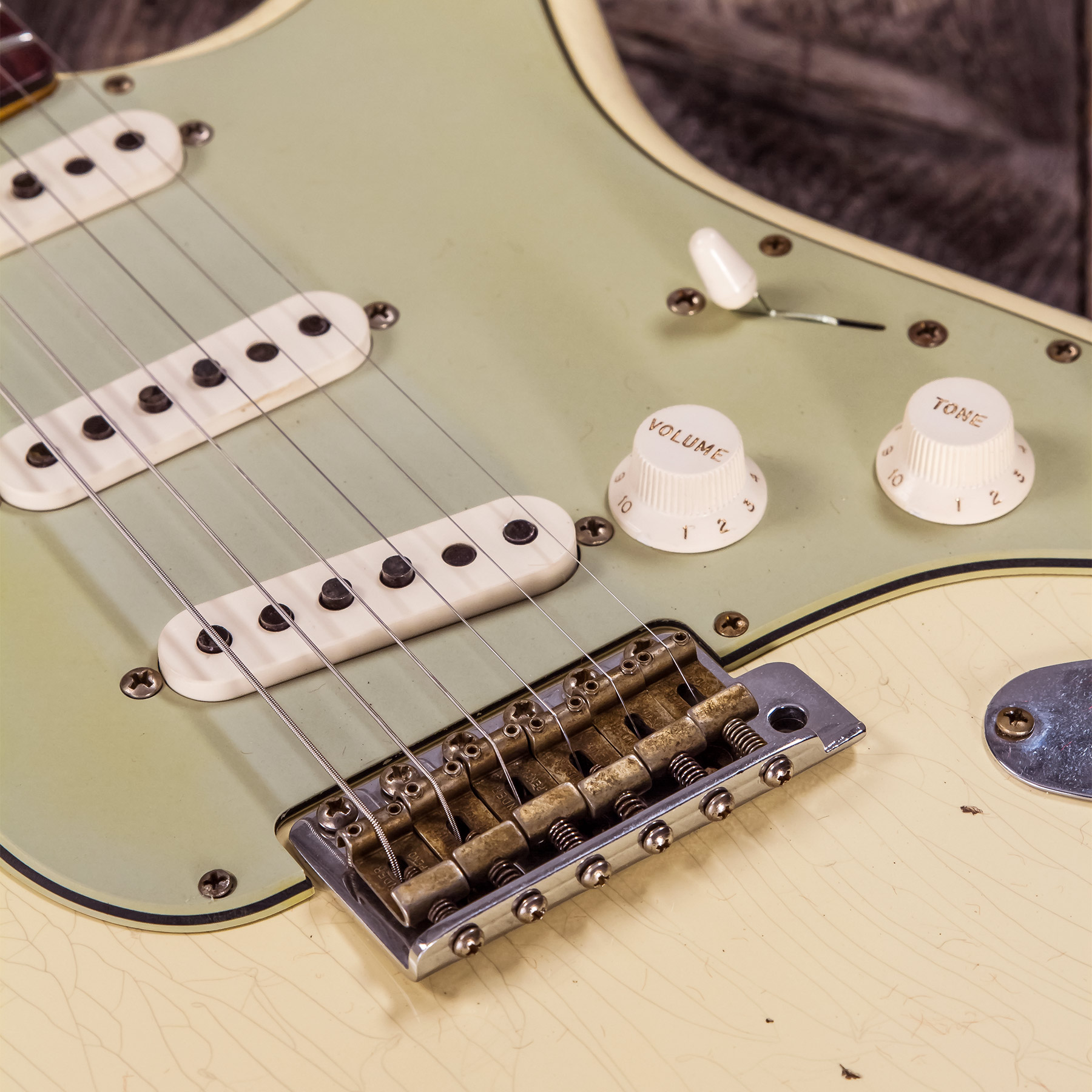 Fender Custom Shop Strat 1959 3s Trem Rw #r117393 - Relic Aged Vintage White - E-Gitarre in Str-Form - Variation 6