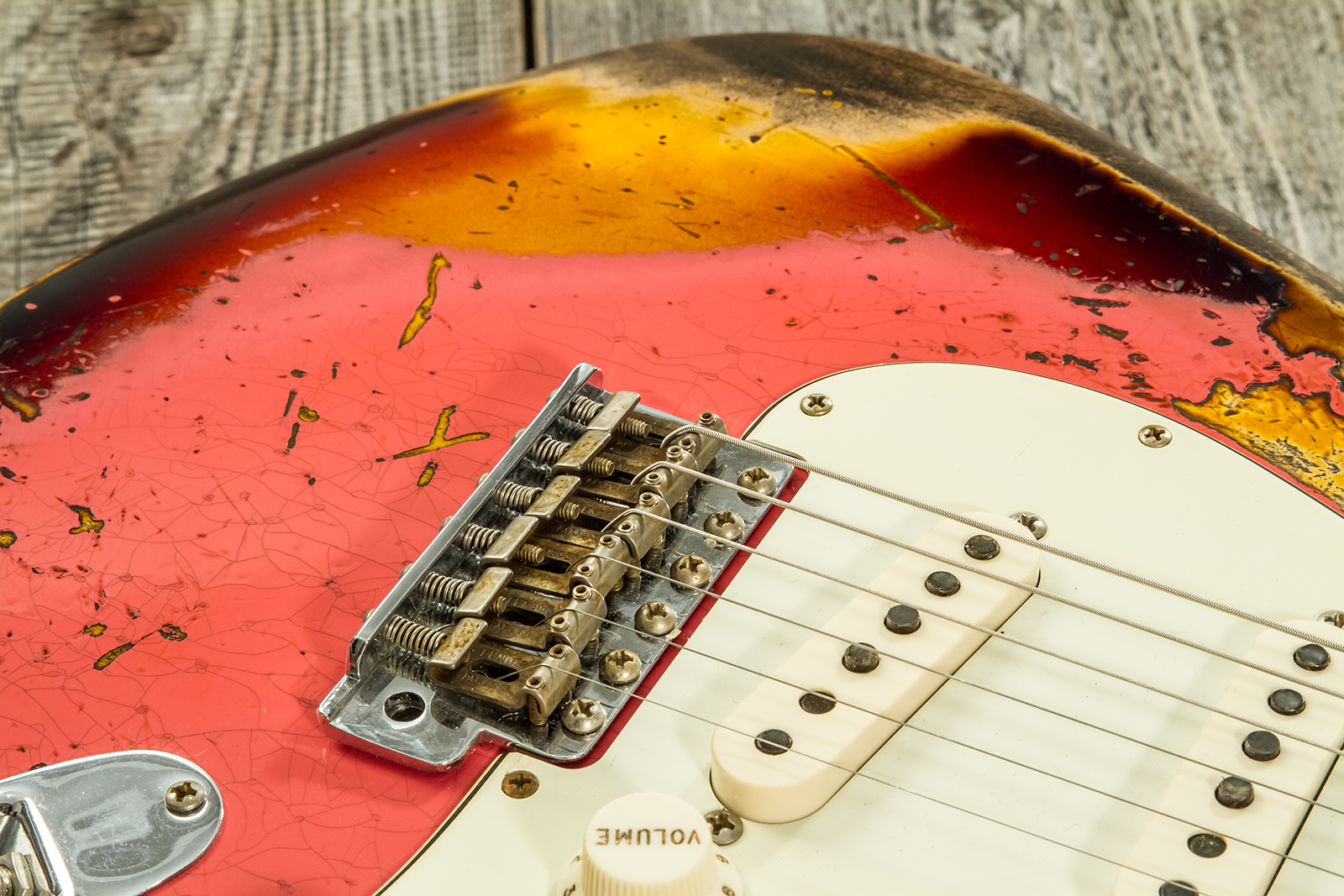 Fender Custom Shop Strat 1960/63 3s Trem Rw #cz566764 - Super Heavy Relic Fiesta Red Ov. 3-color Sunburst - E-Gitarre in Str-Form - Variation 4