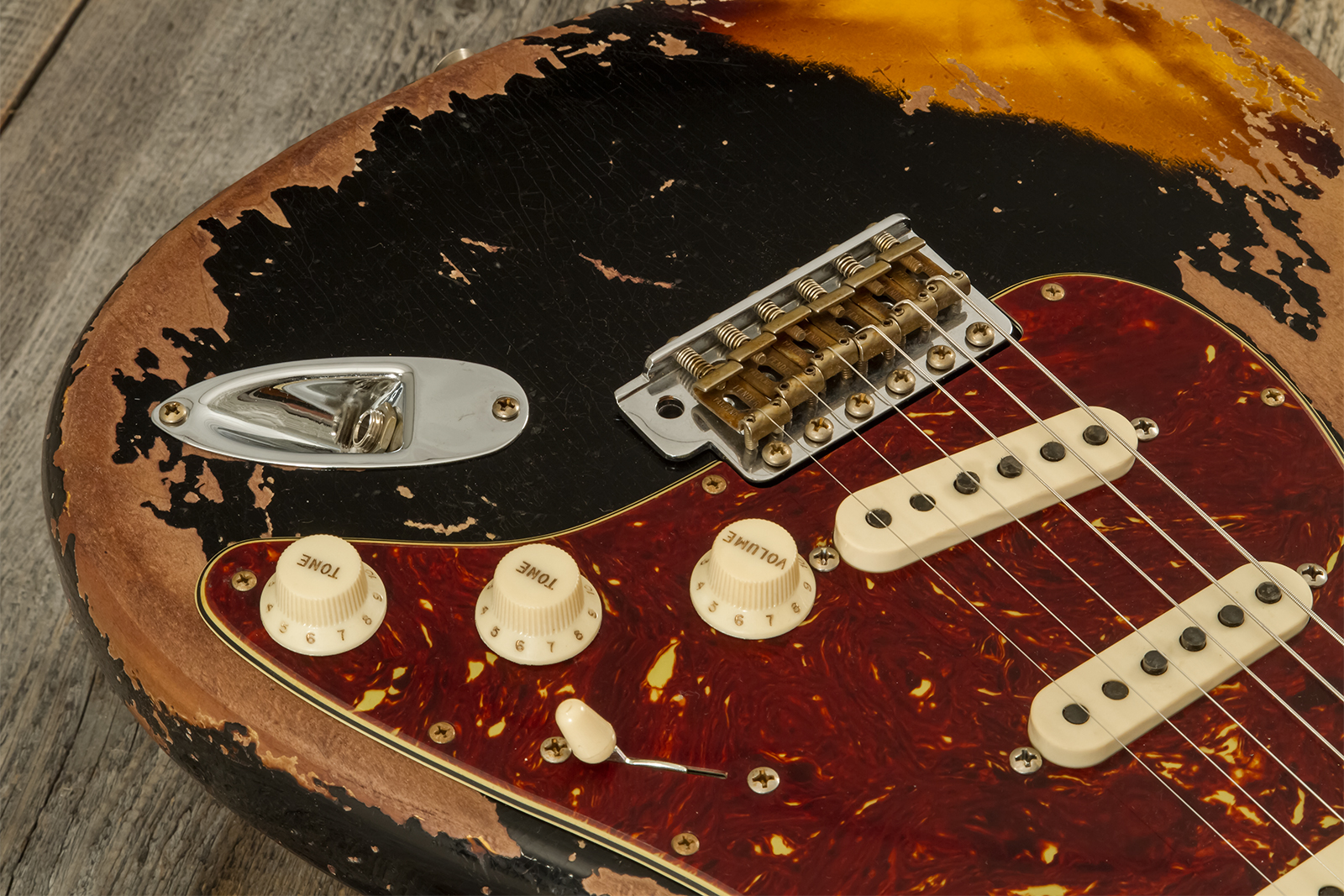 Fender Custom Shop Strat 1960 Roasted 3s Trem Rw #cz581210 - Super Heavy Relic Black O. 2-color Sunburst - E-Gitarre in Str-Form - Variation 3