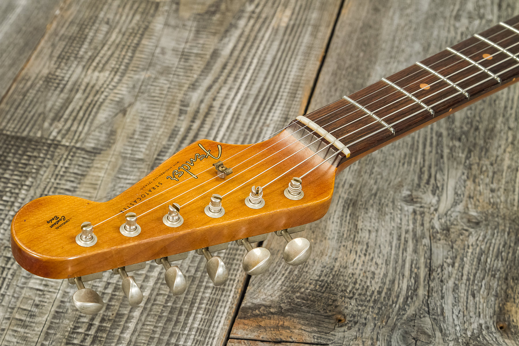 Fender Custom Shop Strat 1961 3s Trem Rw #cz563376 - Heavy Relic Vintage White/3-color Sunburst - E-Gitarre in Str-Form - Variation 10