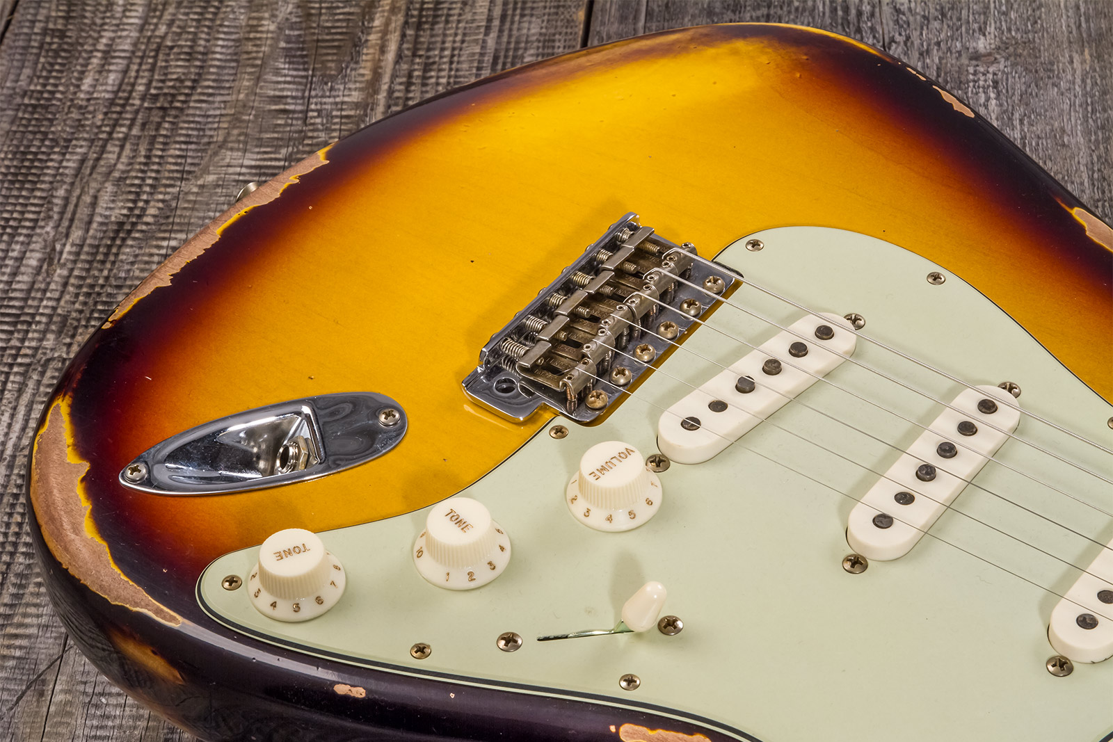 Fender Custom Shop Strat 1961 3s Trem Rw #cz573663 - Heavy Relic Aged 3-color Sunburst - E-Gitarre in Str-Form - Variation 4