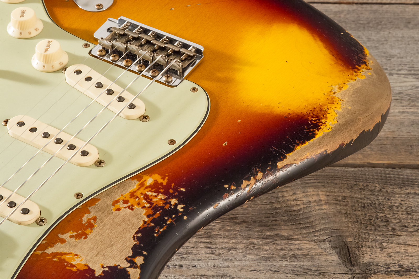 Fender Custom Shop Strat 1961 Bone Tone 3s Trem #cz584251 - Super Heavy Relic 3-color Sunburst - E-Gitarre in Str-Form - Variation 3