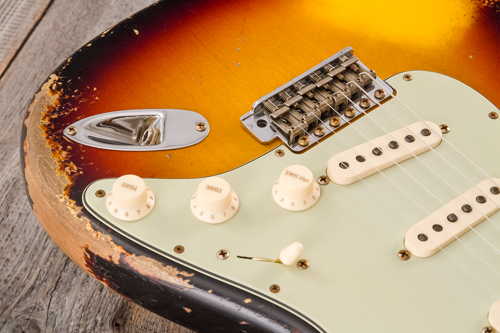 Fender Custom Shop Strat 1961 Bone Tone 3s Trem #cz584251 - Super Heavy Relic 3-color Sunburst - E-Gitarre in Str-Form - Variation 4