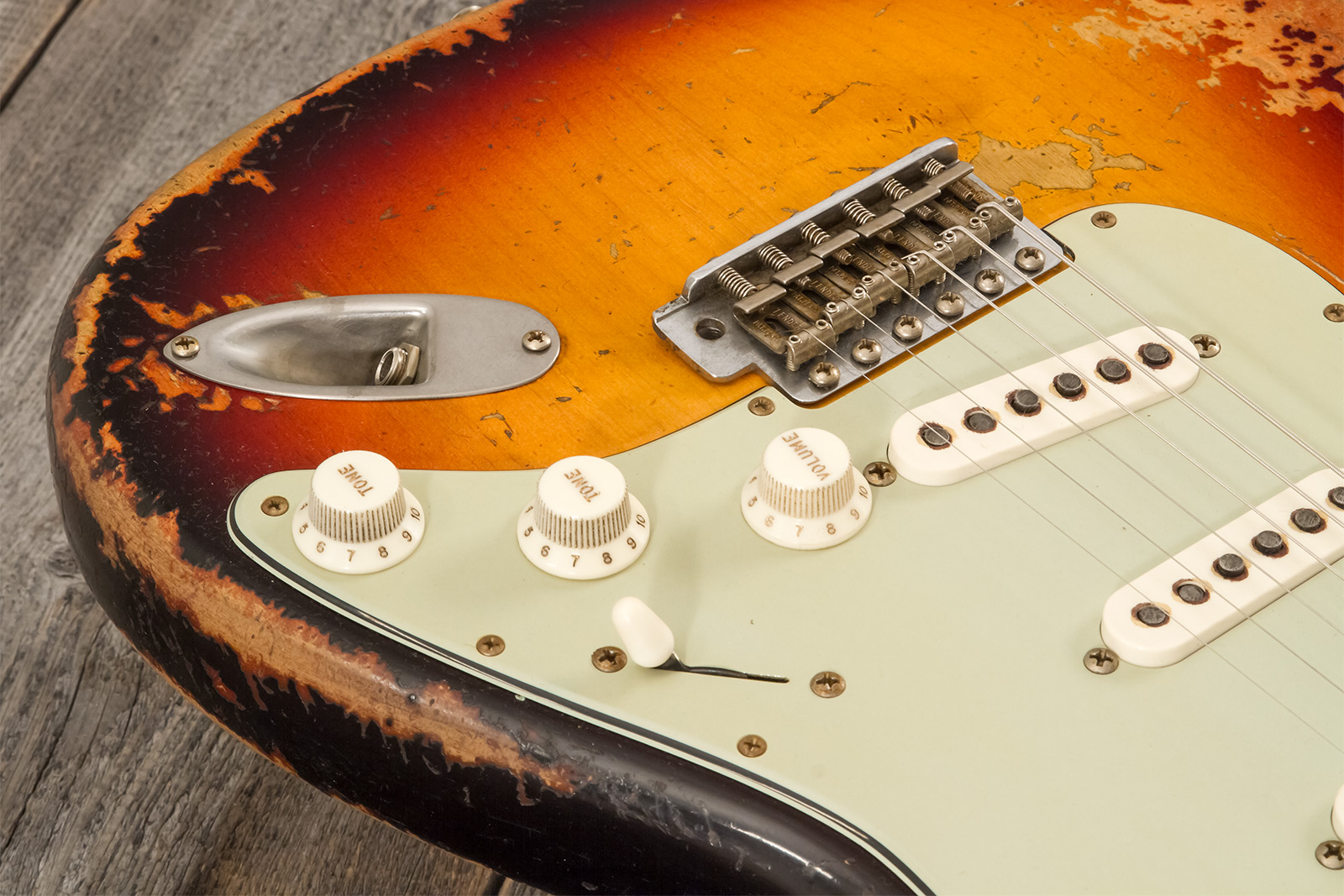 Fender Custom Shop Strat 1961 Masterbuilt D.wilson 3s Trem Rw #cz552177 - Heavy Relic 3-color Sunburst - E-Gitarre in Str-Form - Variation 3