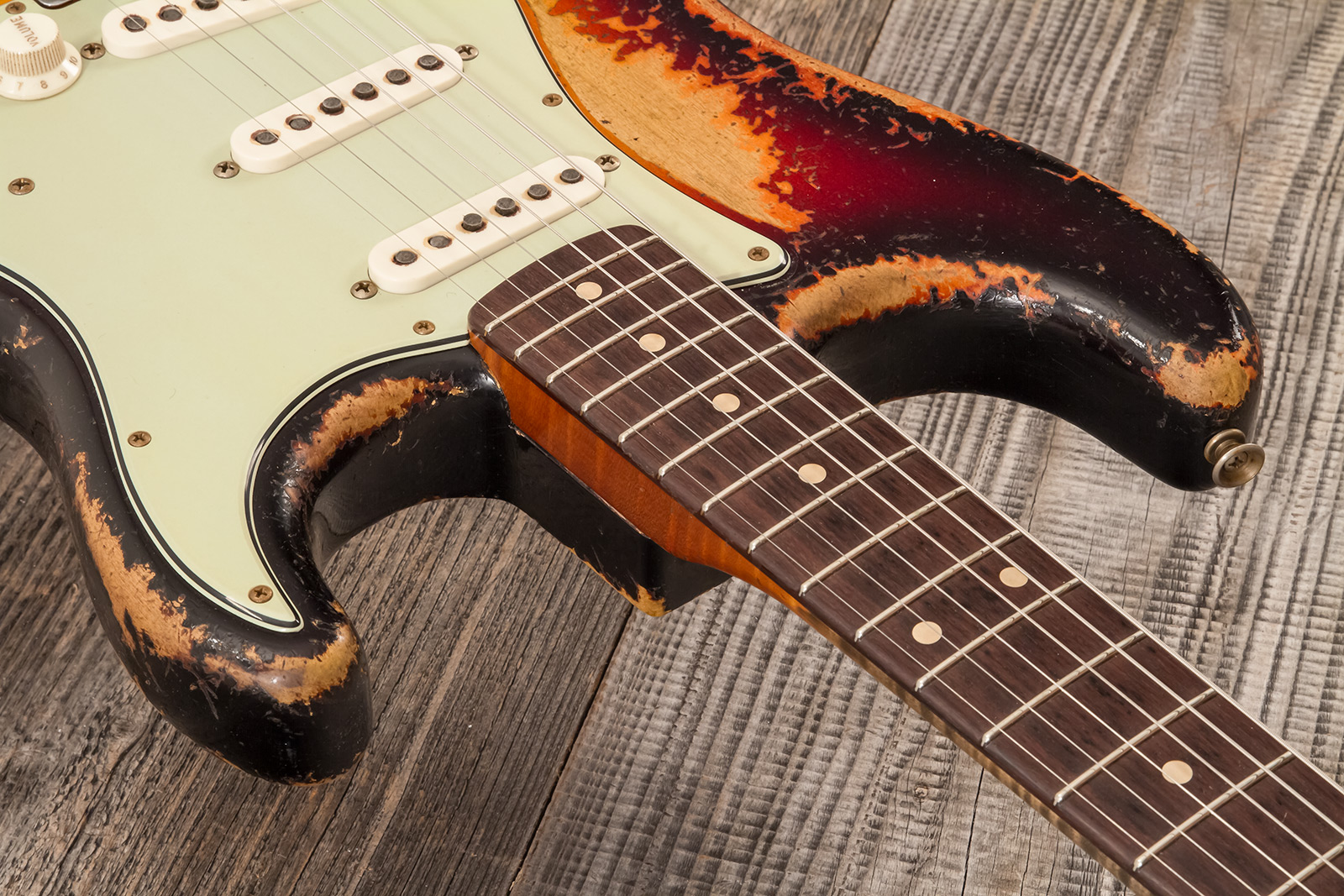 Fender Custom Shop Strat 1961 Masterbuilt D.wilson 3s Trem Rw #cz552177 - Heavy Relic 3-color Sunburst - E-Gitarre in Str-Form - Variation 4
