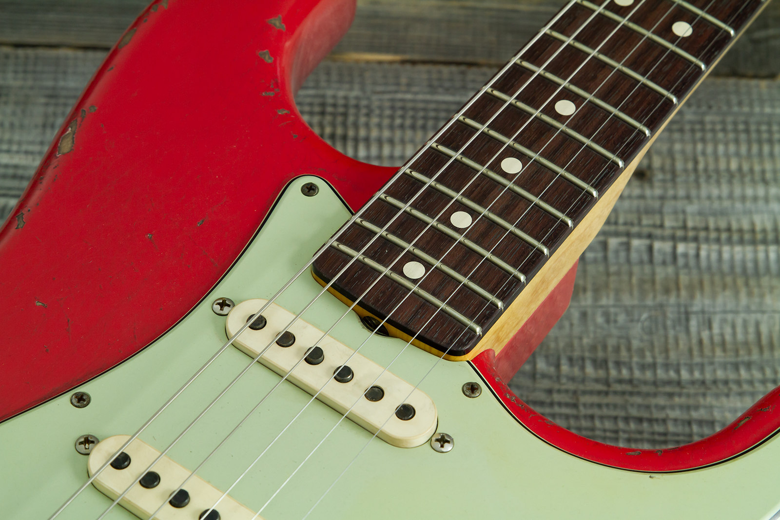Fender Custom Shop Strat 1963 Mb A.macnutt 3s Trem Rw #r144111 - Relic Fiesta Red - E-Gitarre in Str-Form - Variation 4