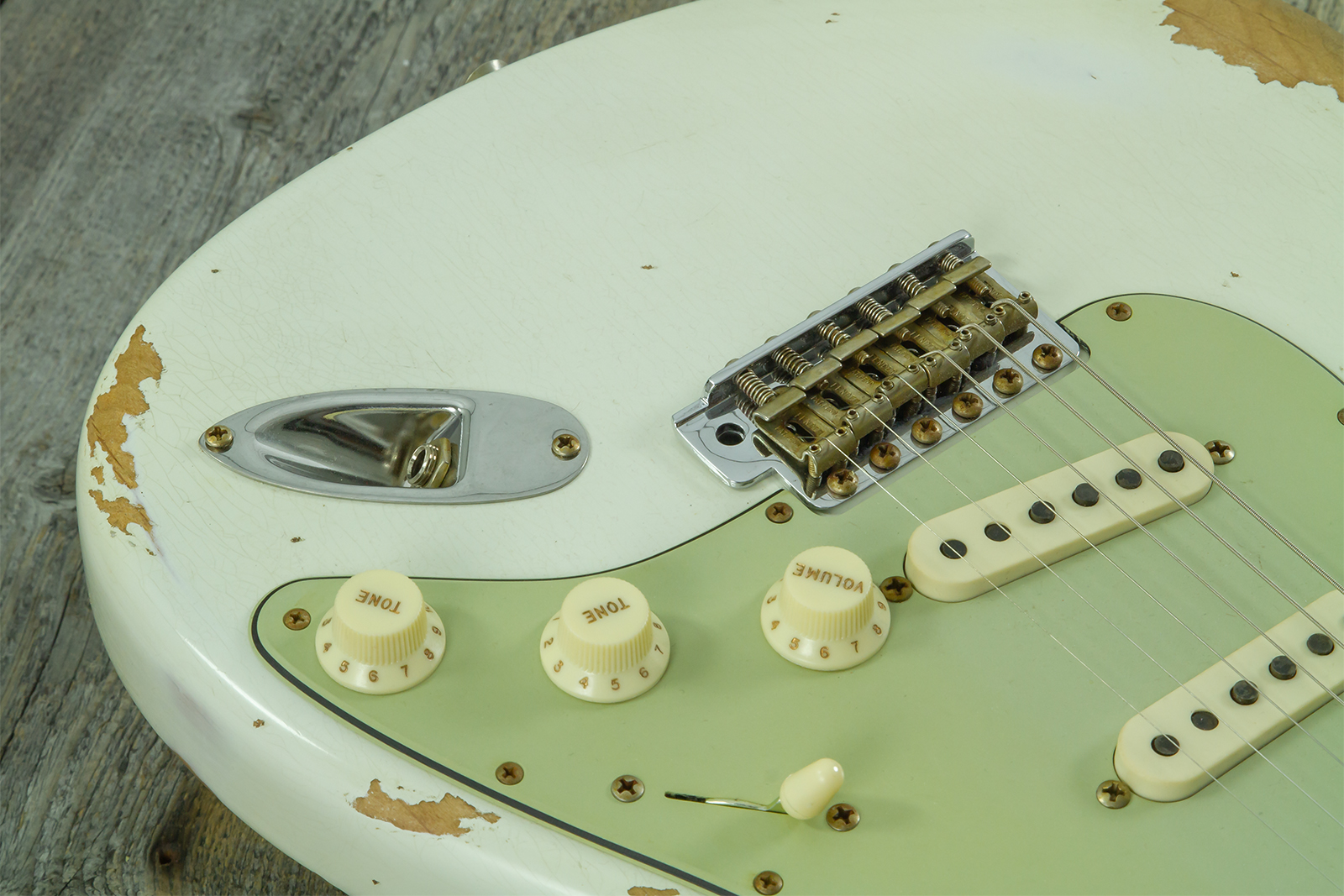 Fender Custom Shop Strat 1964 L-series 3s Trem Rw #l11710 - Heavy Relic Olympic White - E-Gitarre in Str-Form - Variation 4