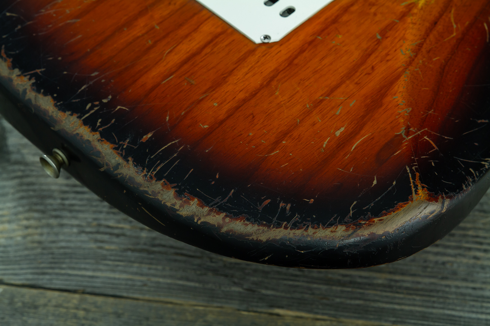 Fender Custom Shop Strat 50s Mb A.macnutt 3s Trem Rw #r132343 - Heavy Relic 2-color Sunburst - E-Gitarre in Str-Form - Variation 11