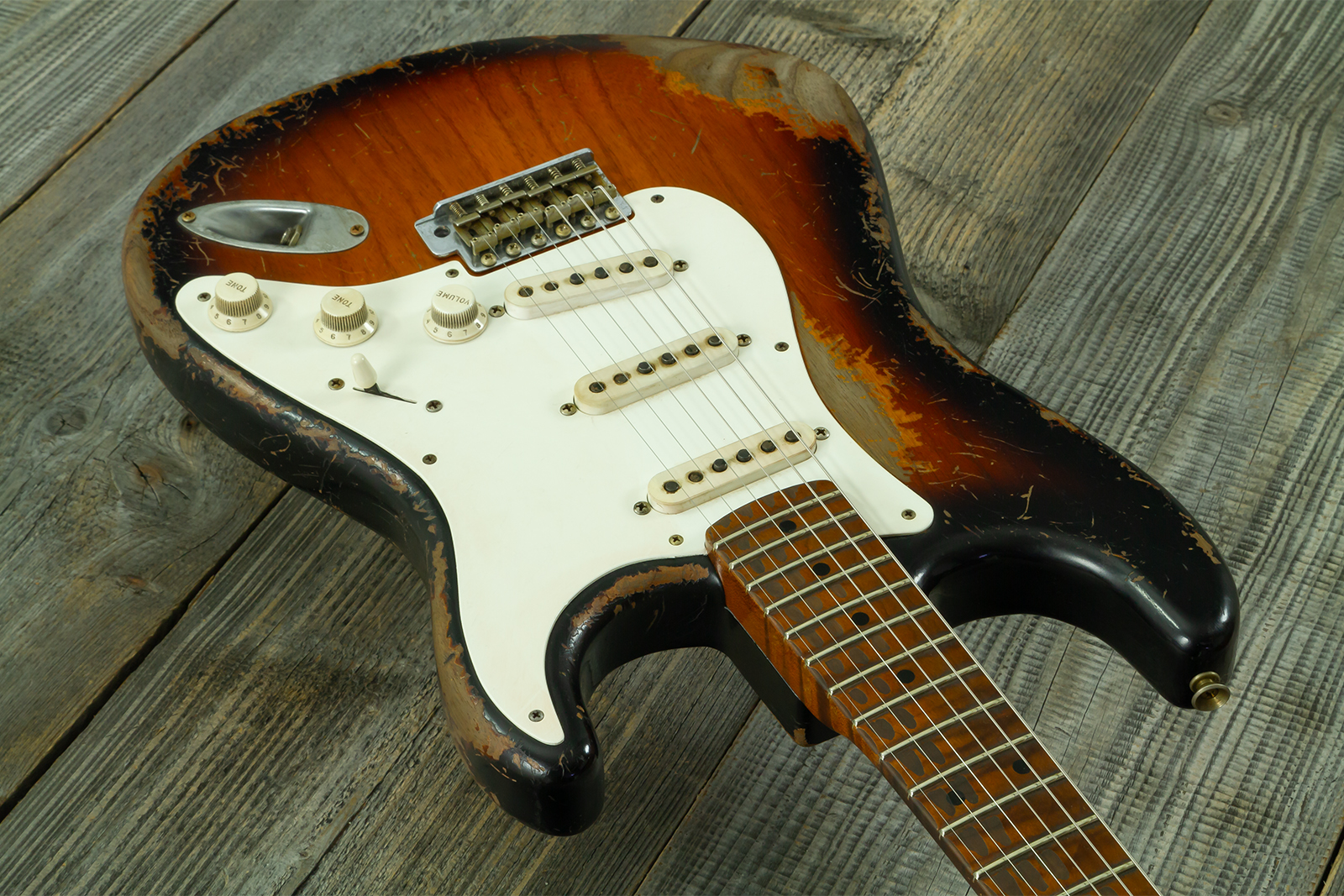 Fender Custom Shop Strat 50s Mb A.macnutt 3s Trem Rw #r132343 - Heavy Relic 2-color Sunburst - E-Gitarre in Str-Form - Variation 2