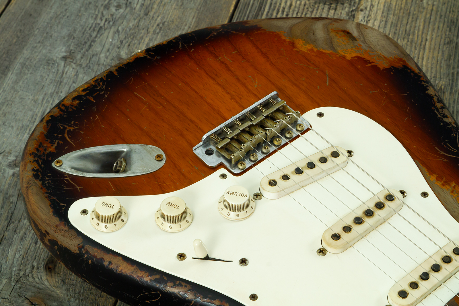 Fender Custom Shop Strat 50s Mb A.macnutt 3s Trem Rw #r132343 - Heavy Relic 2-color Sunburst - E-Gitarre in Str-Form - Variation 6