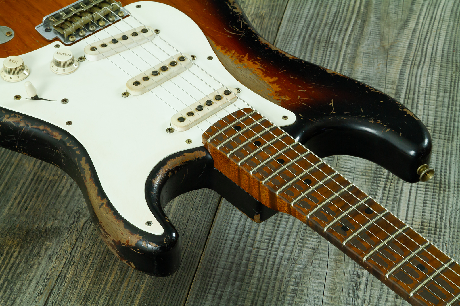Fender Custom Shop Strat 50s Mb A.macnutt 3s Trem Rw #r132343 - Heavy Relic 2-color Sunburst - E-Gitarre in Str-Form - Variation 7