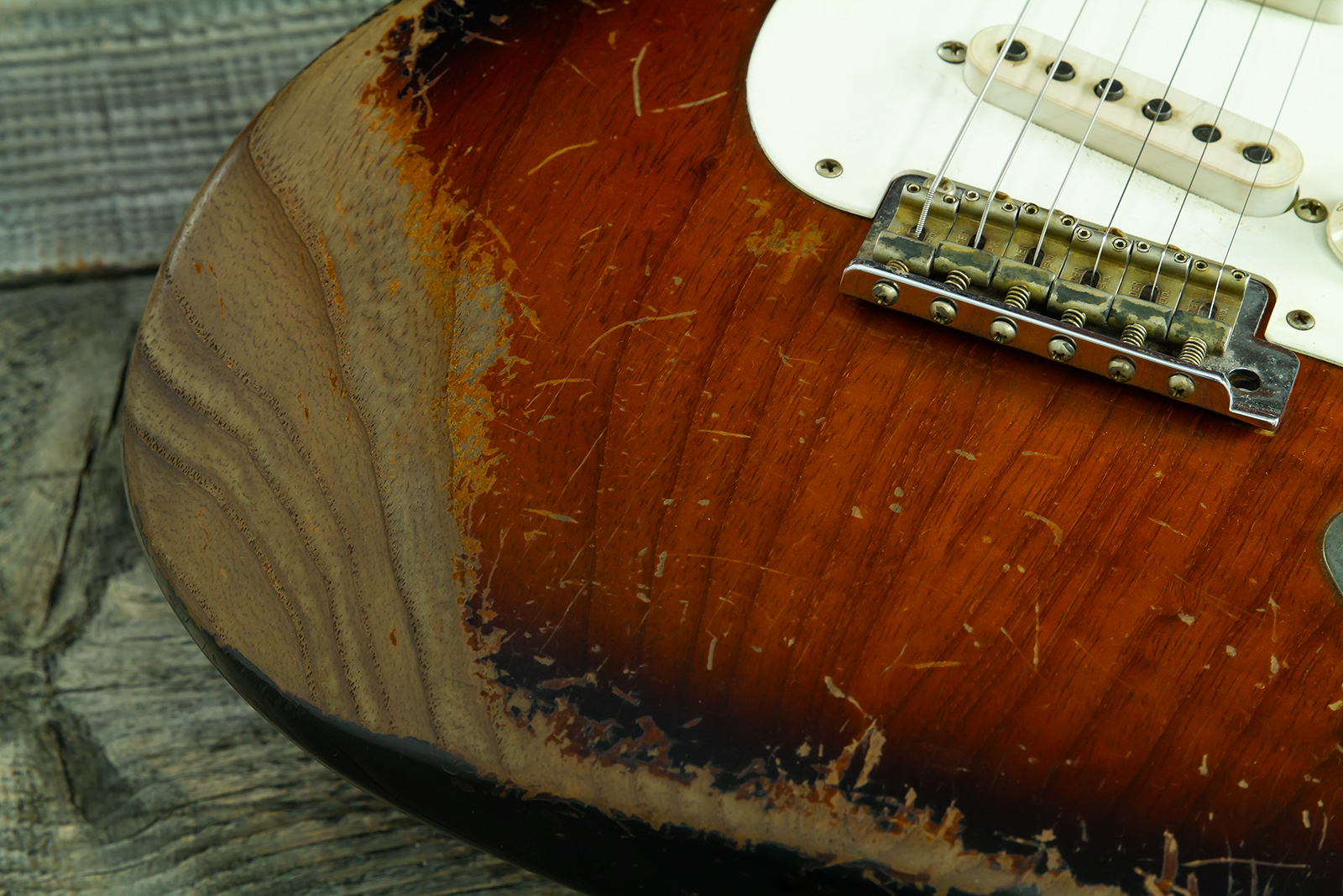 Fender Custom Shop Strat Late 1959 Mb A.macnutt 3s Trem Rw #r147577 - Heavy Relic 2-color Sunburst - E-Gitarre in Str-Form - Variation 3