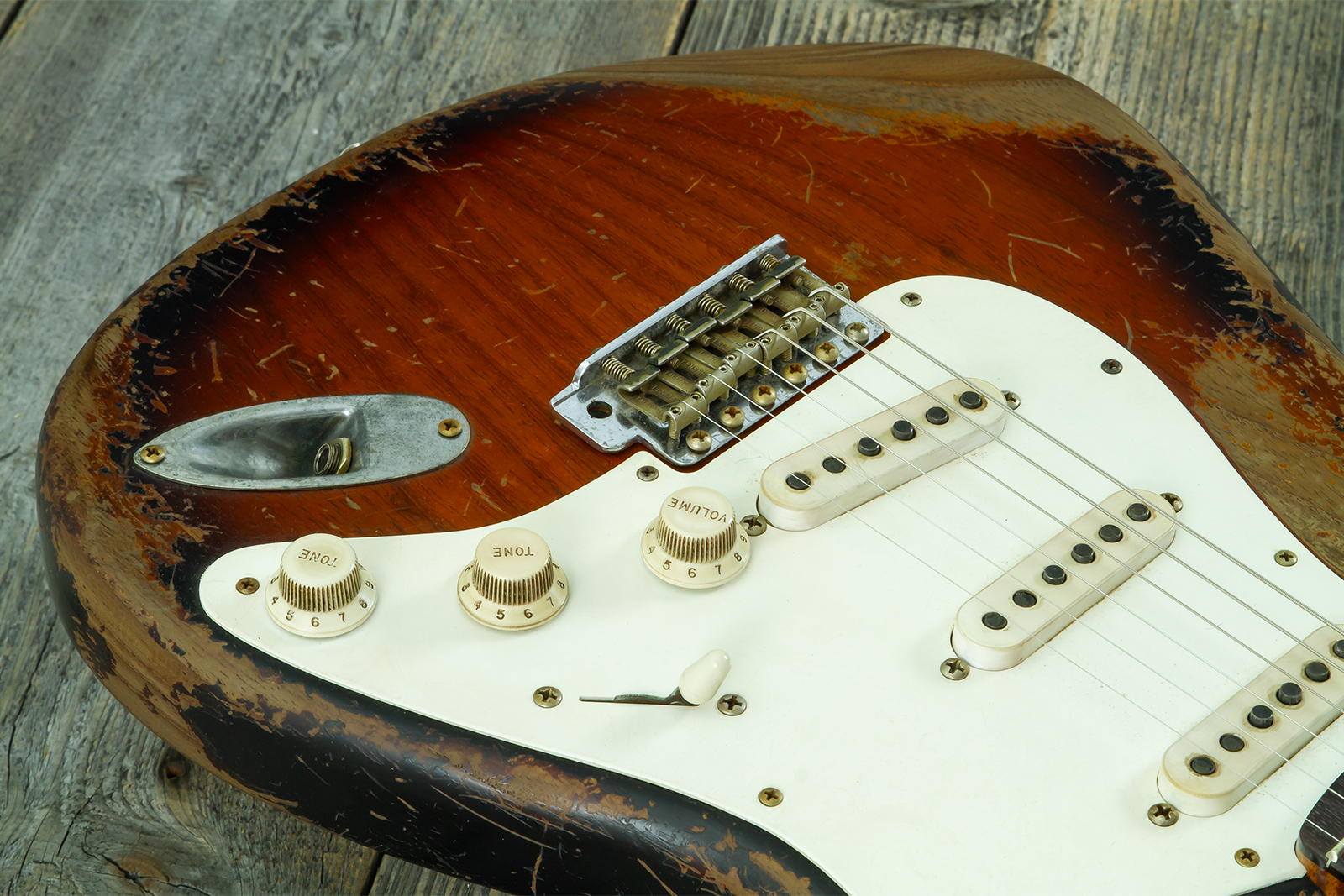 Fender Custom Shop Strat Late 1959 Mb A.macnutt 3s Trem Rw #r147577 - Heavy Relic 2-color Sunburst - E-Gitarre in Str-Form - Variation 7