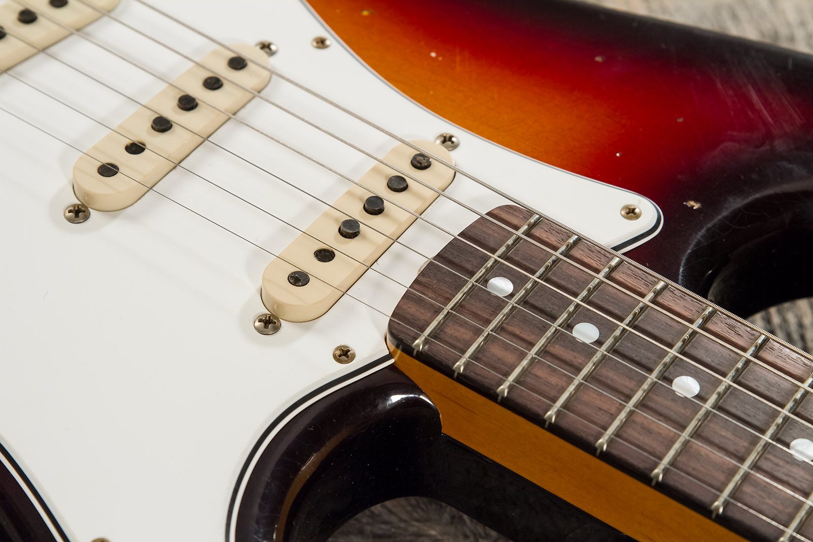 Fender Custom Shop Strat Late 1964 3s Trem Rw #cz569756 - Relic Target 3-color Sunburst - E-Gitarre in Str-Form - Variation 4