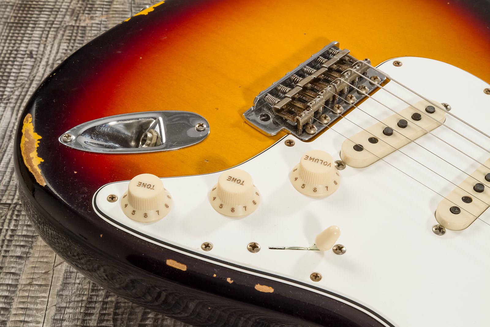 Fender Custom Shop Strat Late 1964 3s Trem Rw #cz569925 - Relic Target 3-color Sunburst - E-Gitarre in Str-Form - Variation 3