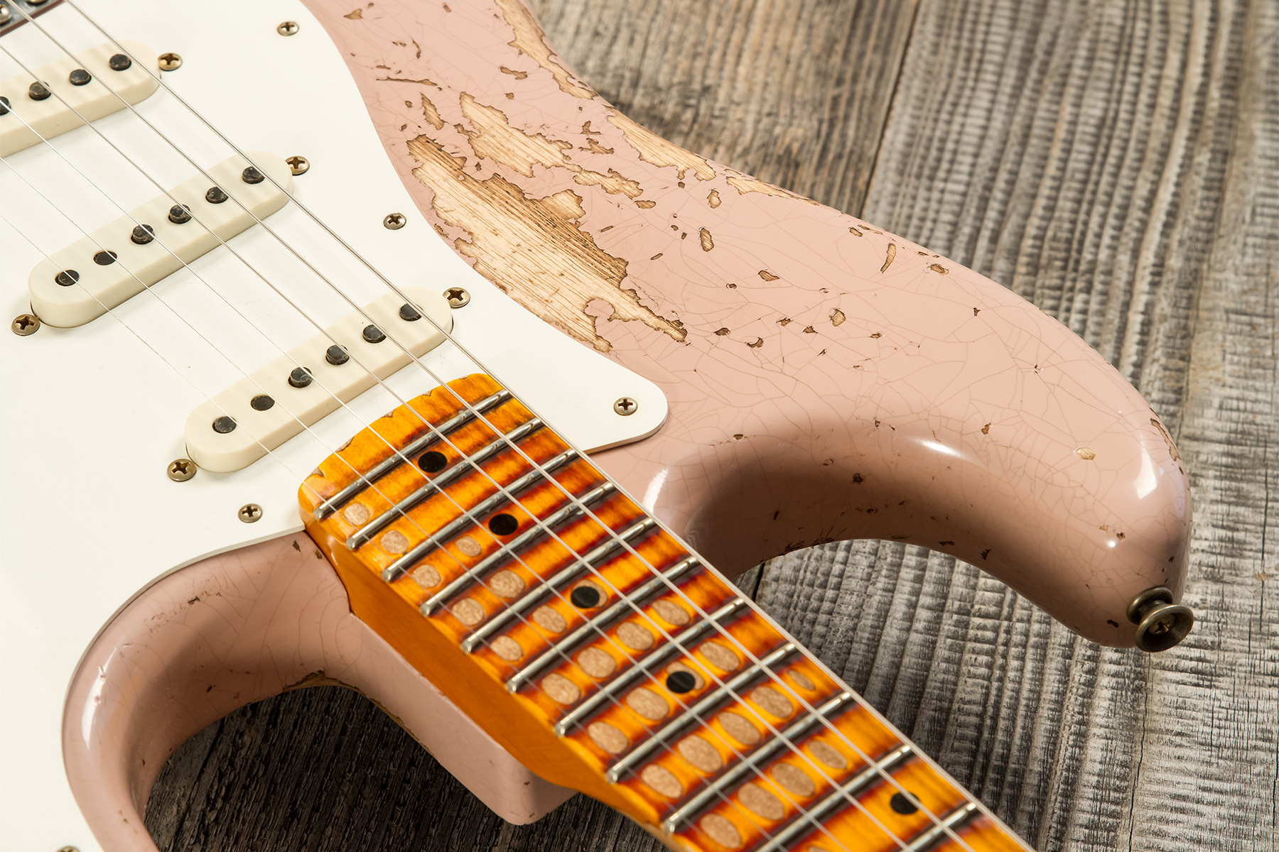 Fender Custom Shop Strat Red Hot 3s Trem Mn #cz579150 - Super Heavy Relic Dirty Shell Pink - E-Gitarre in Str-Form - Variation 4