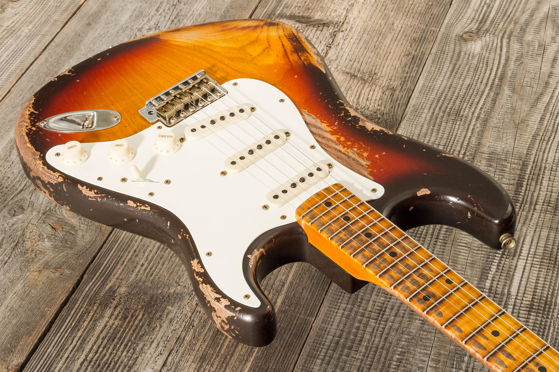 Fender Custom Shop Strat Red Hot 3s Trem Mn #cz580088 - Super Heavy Relic 3-color Sunburst - E-Gitarre in Str-Form - Variation 2