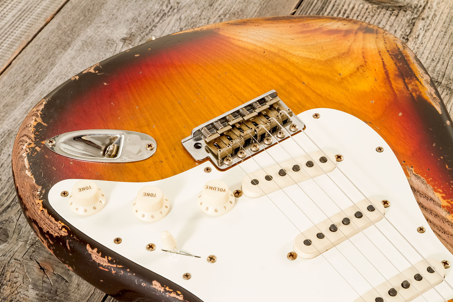 Fender Custom Shop Strat Red Hot 3s Trem Mn #cz580088 - Super Heavy Relic 3-color Sunburst - E-Gitarre in Str-Form - Variation 3