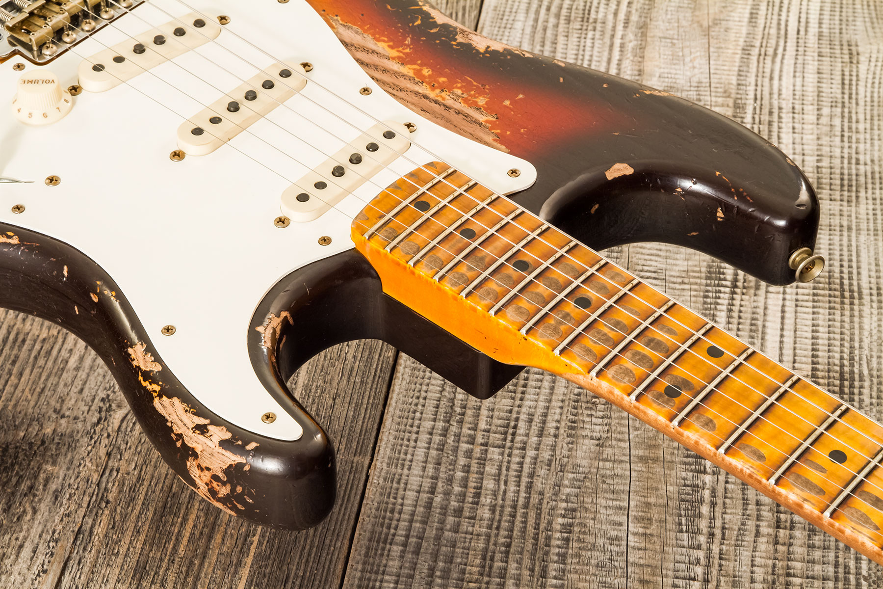 Fender Custom Shop Strat Red Hot 3s Trem Mn #cz580088 - Super Heavy Relic 3-color Sunburst - E-Gitarre in Str-Form - Variation 4