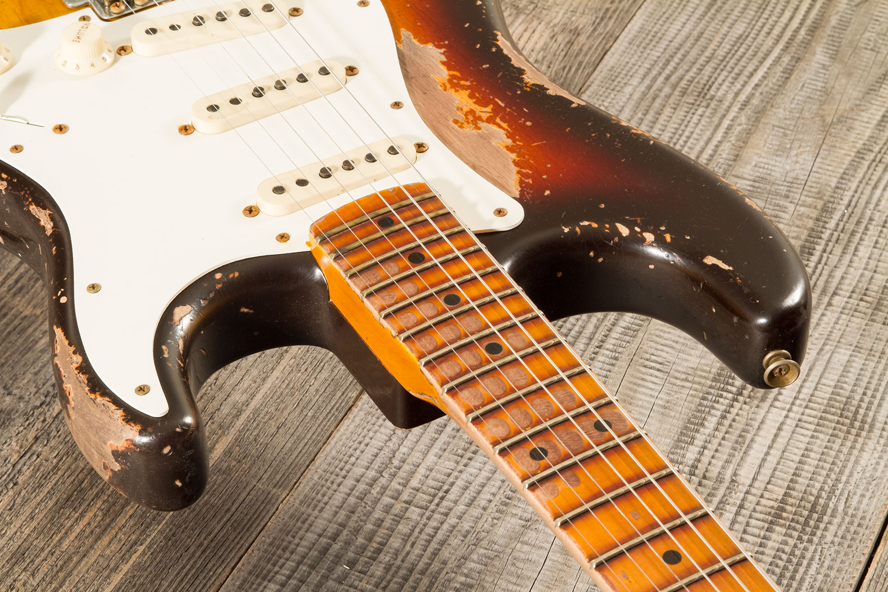 Fender Custom Shop Strat Red Hot 3s Trem Mn #cz580650 - Super Heavy Relic Chocolate 3-color Sunburst - E-Gitarre in Str-Form - Variation 4