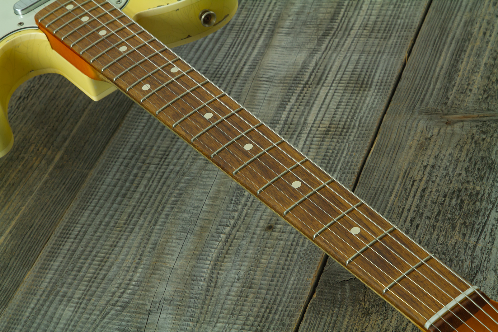 Fender Custom Shop Tele 1960 Custom Mb D.wilson 2s Ht Rw #cz547696 - Heavy Relic Aged Vintage White - E-Gitarre in Teleform - Variation 7