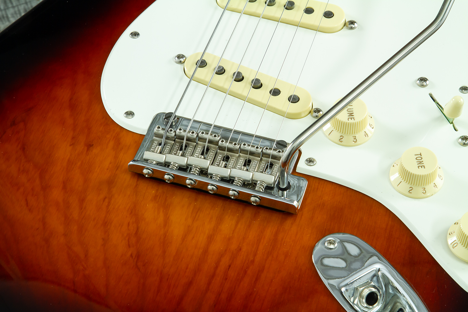 Fender Strat American Pro Ii Ltd 3s Trem Mn #us23077326 - 2-color Sunburst - E-Gitarre in Str-Form - Variation 3