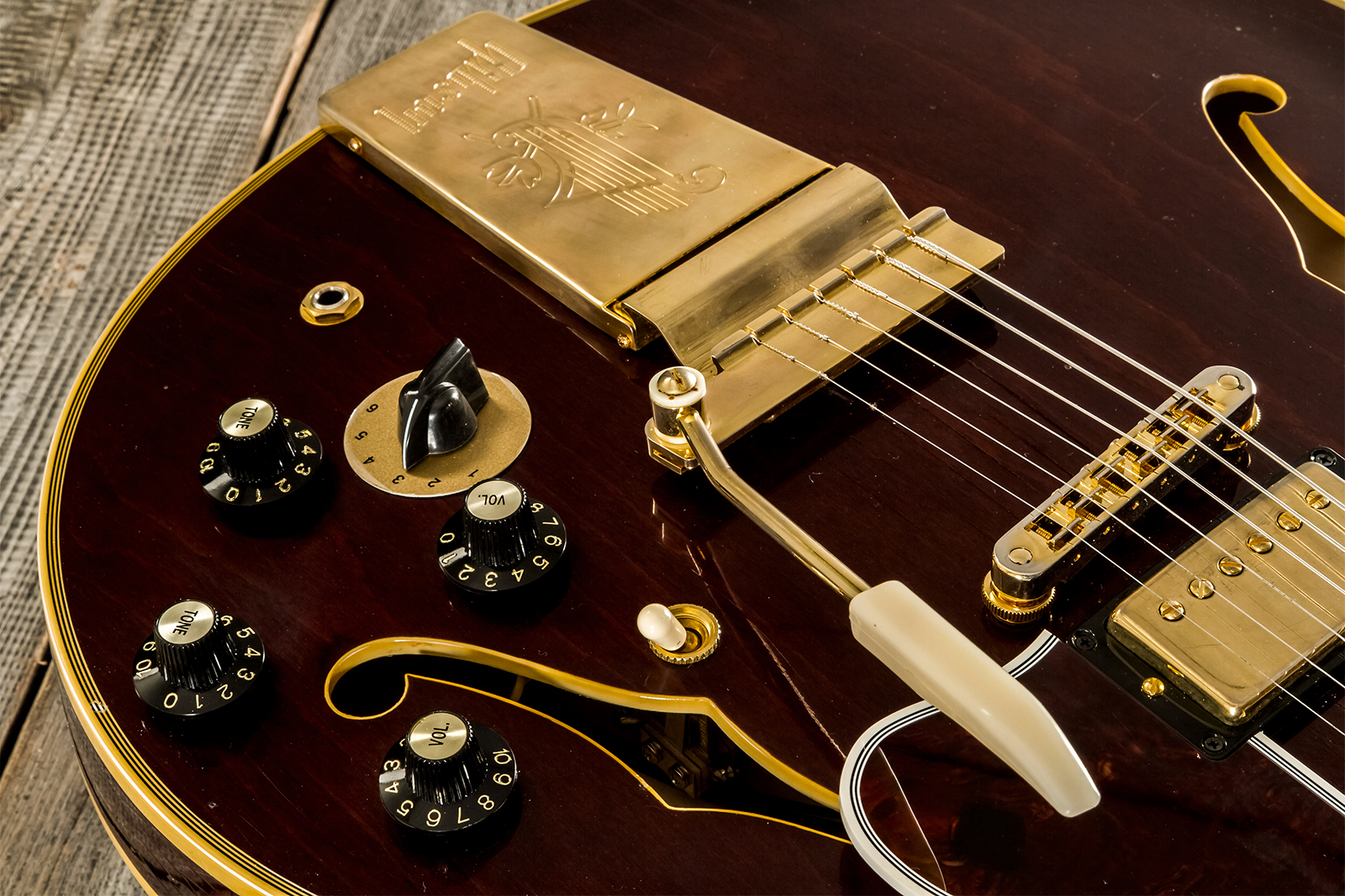 Gibson Custom Shop Bb King Es355 1974 Rumble In The Jungle 2h Trem Eb #bbes33505 - Murphy Lab Light Aged Walnut - Semi-Hollow E-Gitarre - Variation 12