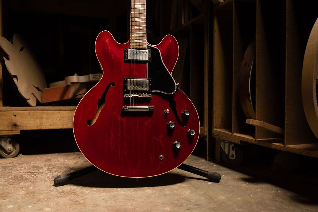 Gibson Custom Shop Historic Es335 Reissue 1961 2h Ht Rw - Vos Sixties Cherry - Semi-Hollow E-Gitarre - Variation 3