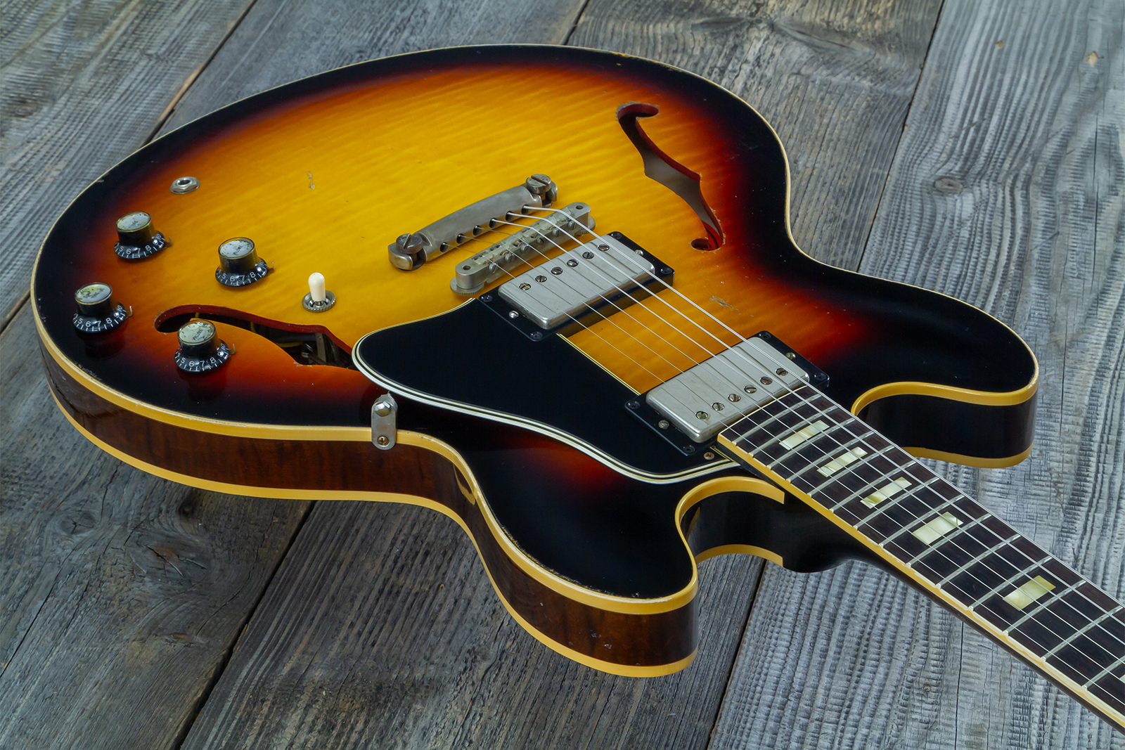 Gibson Custom Shop M2m Es335 1964 Reissue 2h Ht Rw #150092 - Murphy Lab Light Aged Vintage Burst - Semi-Hollow E-Gitarre - Variation 2