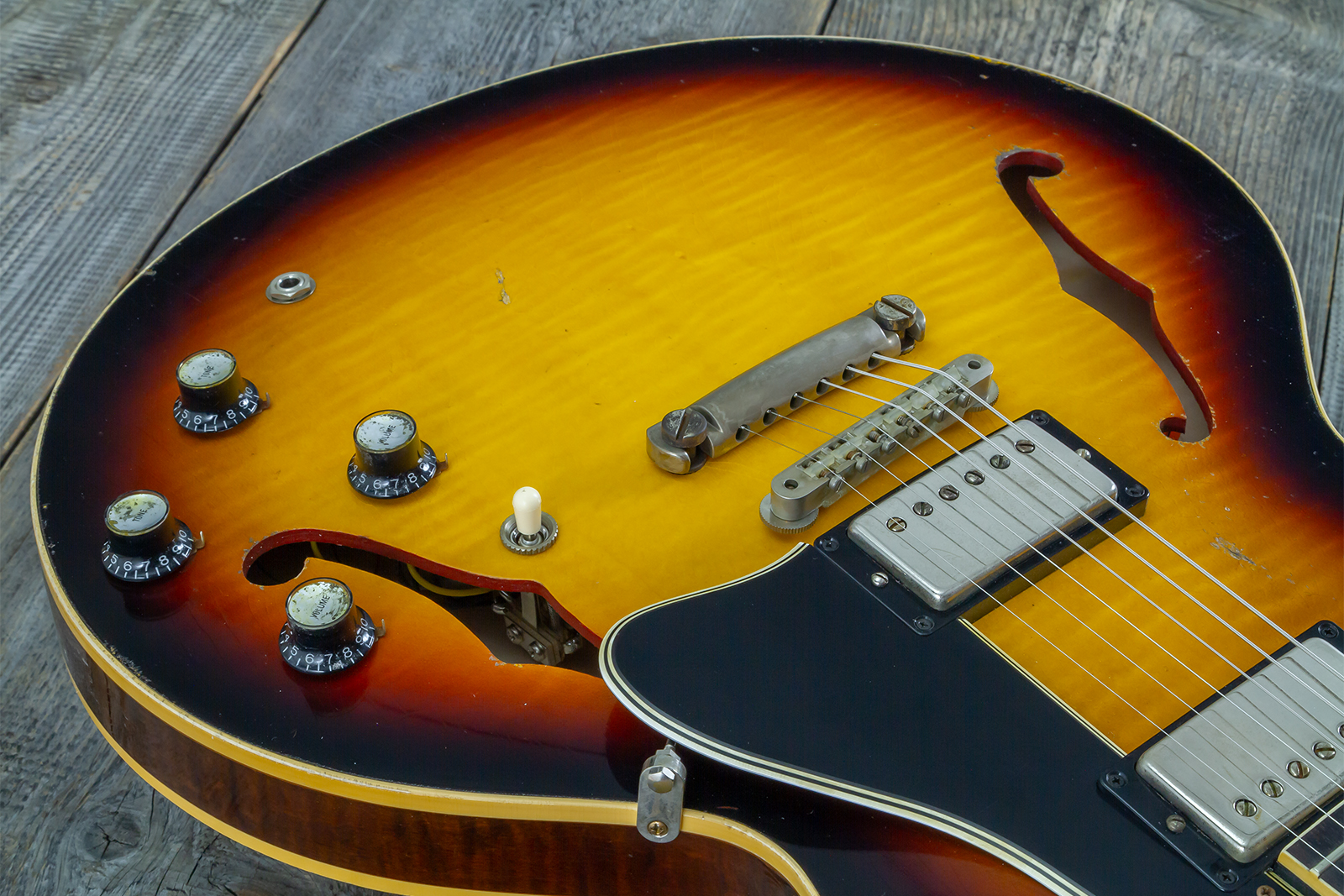 Gibson Custom Shop M2m Es335 1964 Reissue 2h Ht Rw #150092 - Murphy Lab Light Aged Vintage Burst - Semi-Hollow E-Gitarre - Variation 3