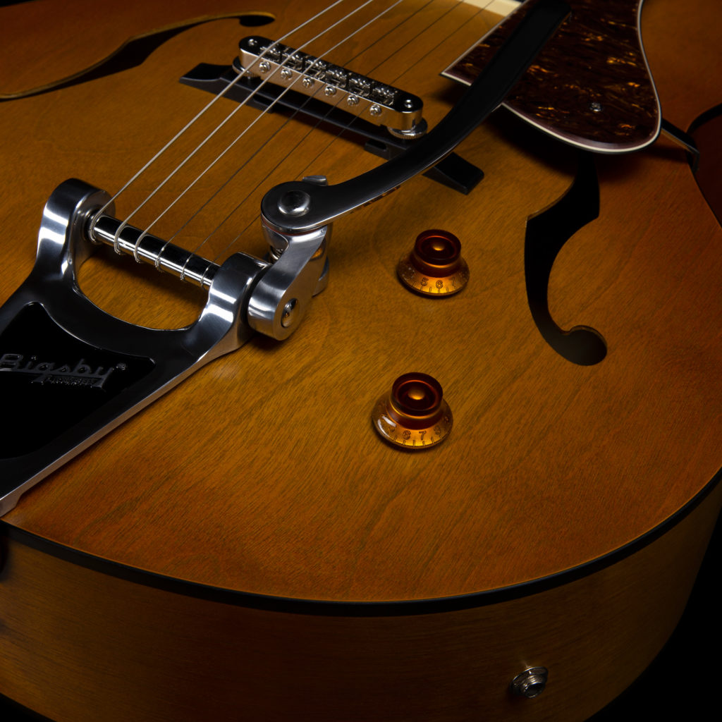 Godin 5th Avenue Jumbo P-rail 1h 1s P90 Bigsby Rw - Harvest Gold Semi-gloss - Hollowbody E-Gitarre - Variation 4