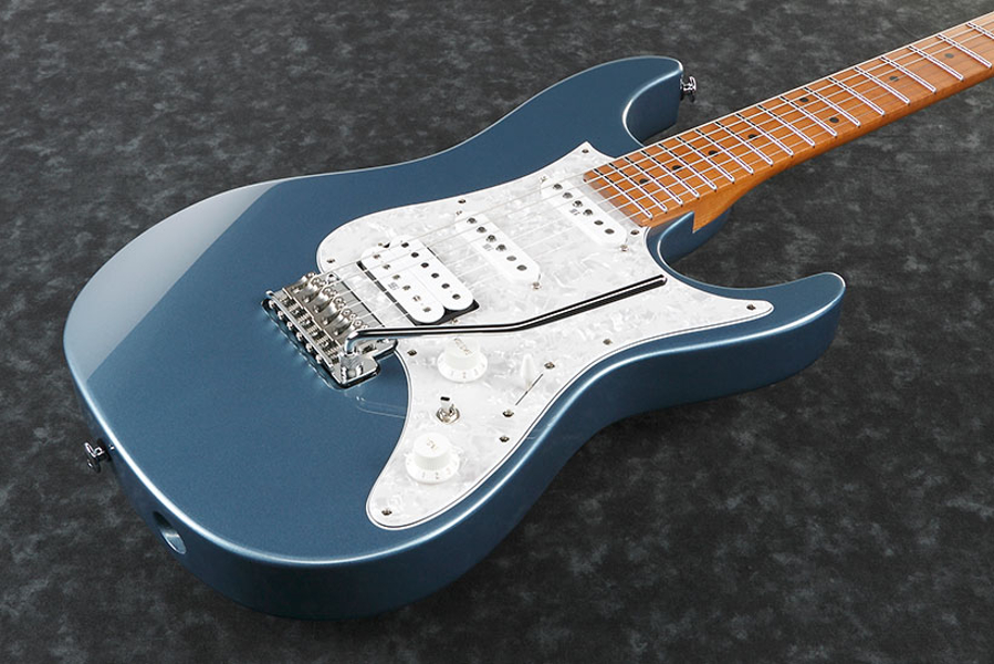 Ibanez Az2204 Icm Prestige Jap Hss Trem Mn - Ice Blue Metallic - E-Gitarre in Str-Form - Variation 2