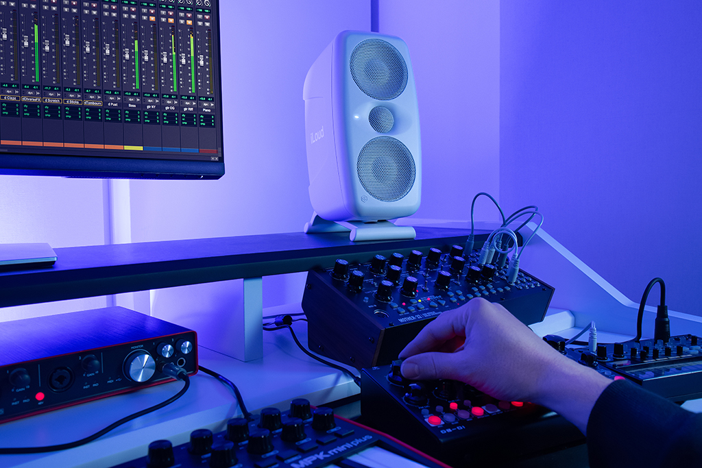 Ik Multimedia Iloud Mtm Mkii-white Im.bundle 11 - La PiÈce - Aktive studio monitor - Variation 2