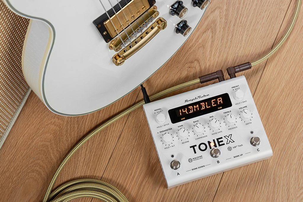 Ik Multimedia Tonex Pedal White Limited Ed - Gitarrenverstärker-Modellierungssimulation - Variation 9