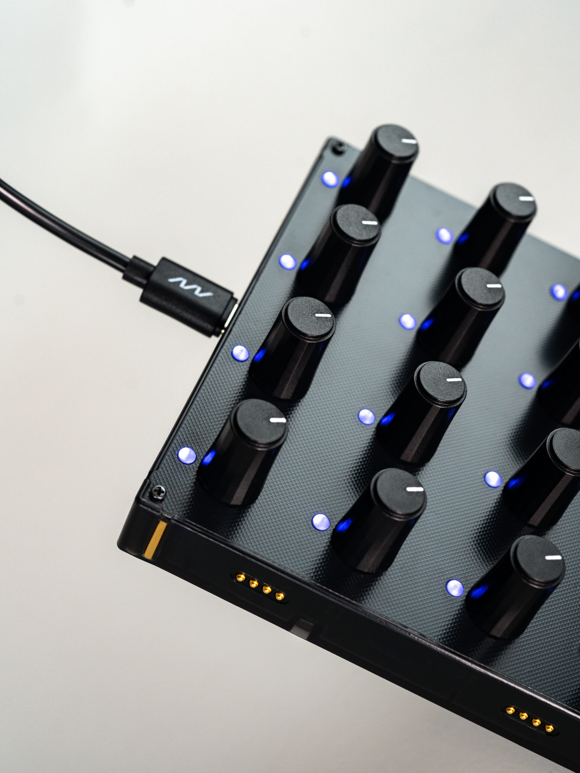 Intech Studio Grid Series 3 - Po16 Linear - Midi Controller - Variation 4